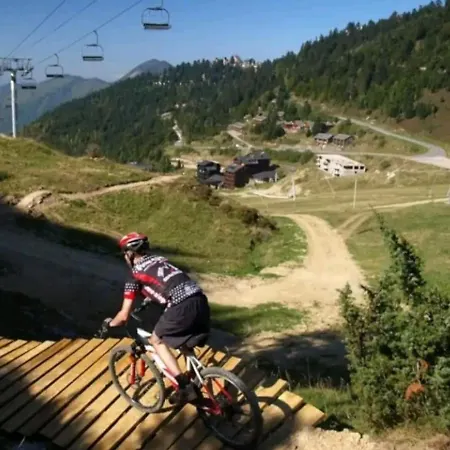 Apartamento Le Petit Nid Rouge Ustou