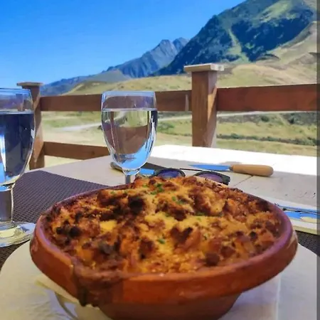 Le Petit Nid Rouge Ustou