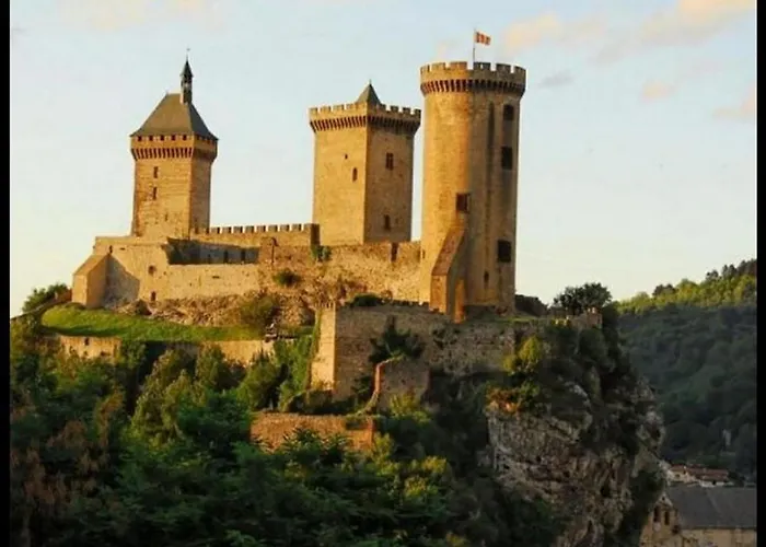 Le Petit Nid Rouge * Ustou