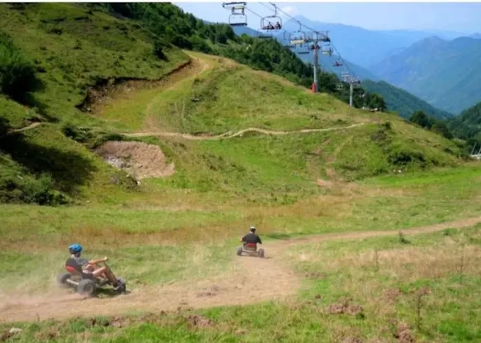 Le Petit Nid Rouge *