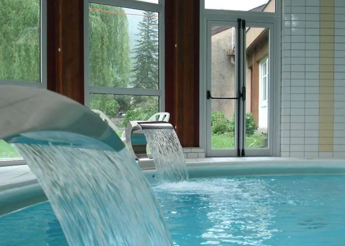 Le Petit Nid Rouge * Ustou