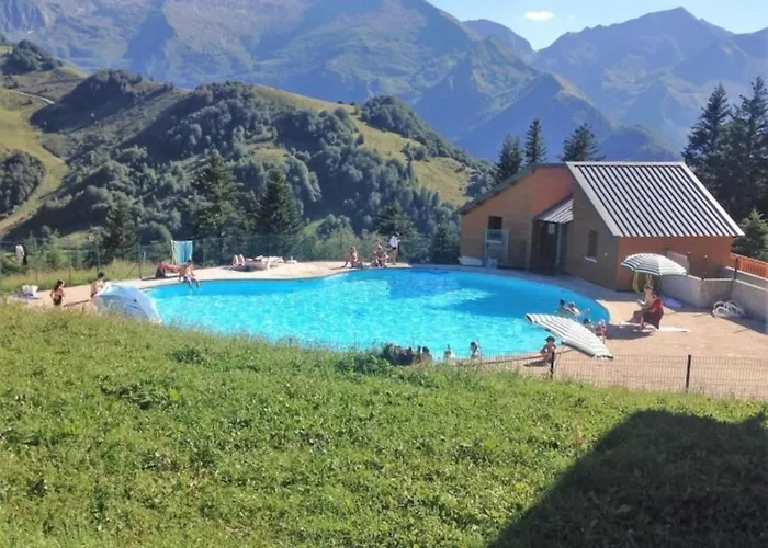 Le Petit Nid Rouge * Ustou