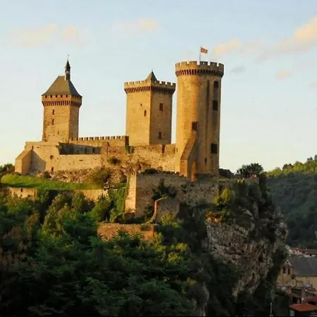 Le Petit Nid Rouge * Ustou