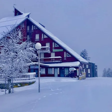 Le Petit Nid Rouge *