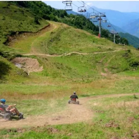 Le Petit Nid Rouge *