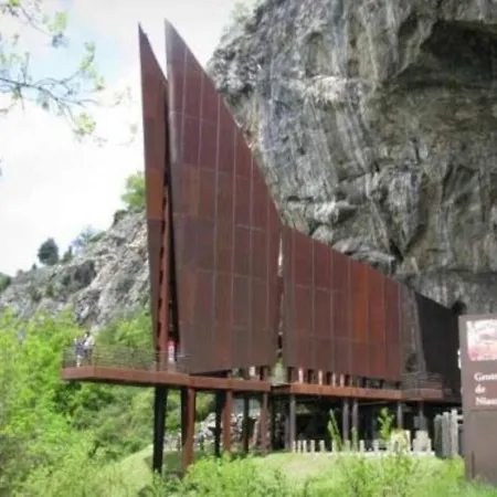 Apartment Le Petit Nid Rouge Ustou