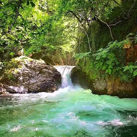 Le Petit Nid Rouge Apartment *