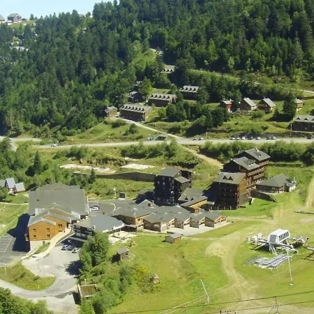 Le Petit Nid Rouge *