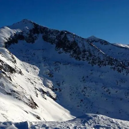 Le Petit Nid Rouge * Ustou