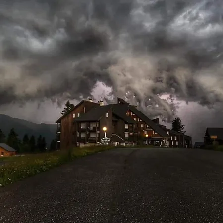 Le Petit Nid Rouge Apartment Ustou